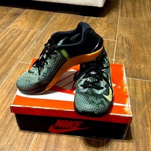 Barely worn Nike Metcon 6 sz 8